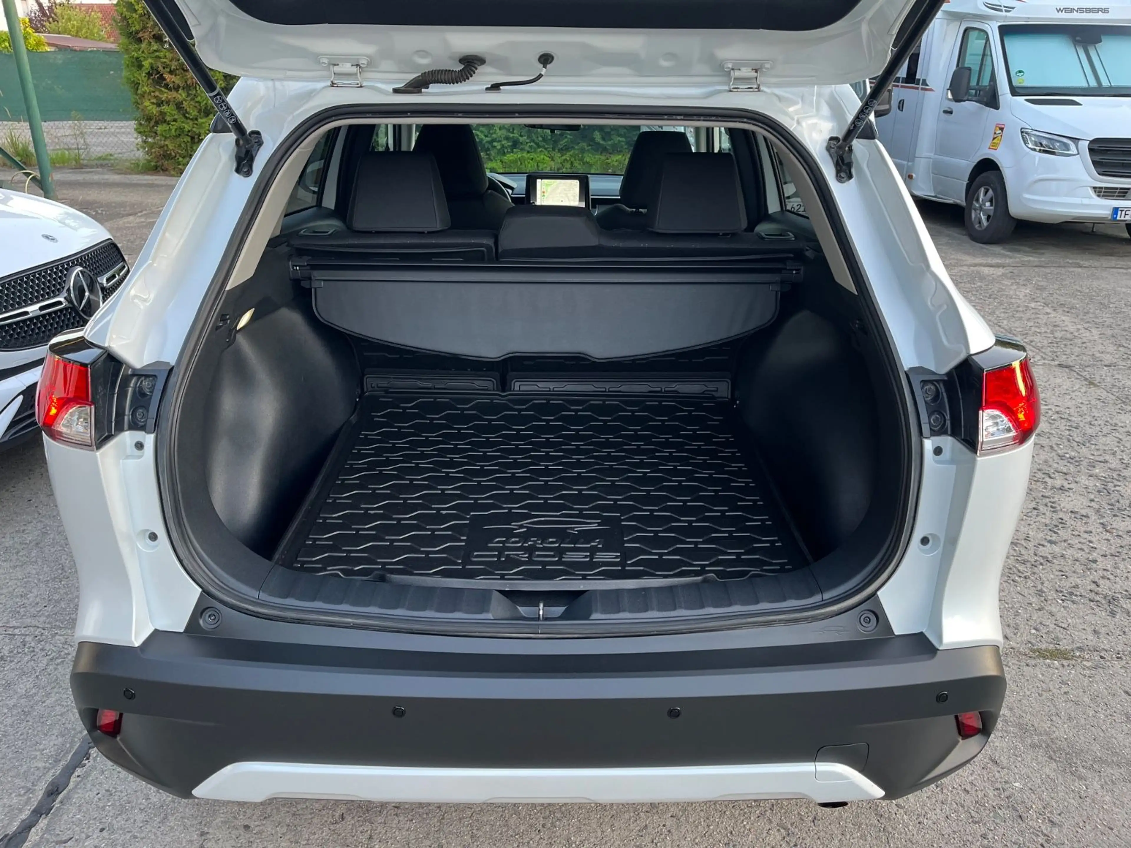 Toyota Corolla Cross 2.0- Allrad Schiebedach LED — photo 9