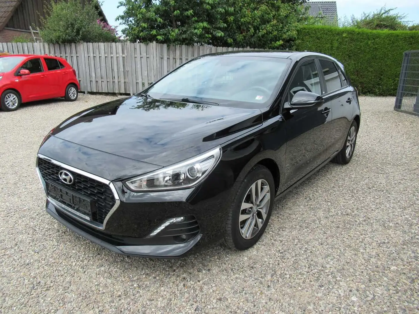 Hyundai i30 1.4 YES! Schwarz - 1