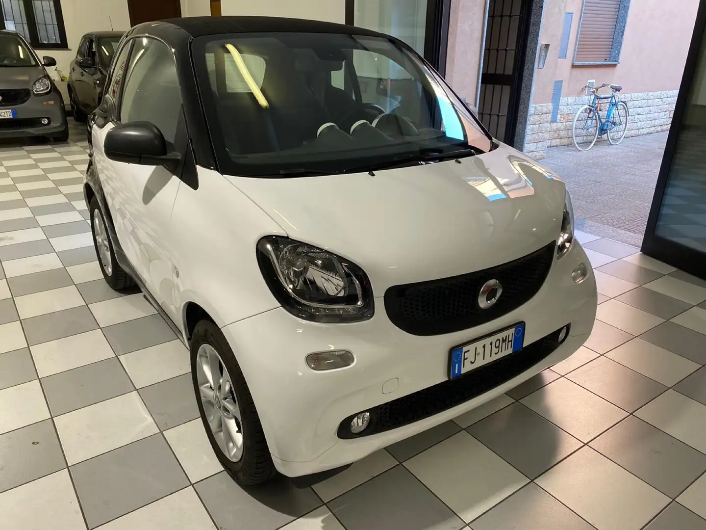 smart forTwo 1.0 benzina automatica SOLO 26.000km Bianco - 2