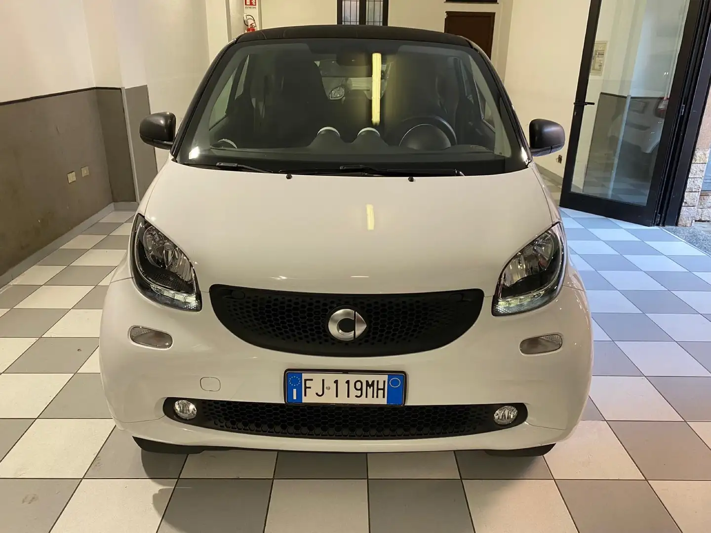 smart forTwo 1.0 benzina automatica SOLO 26.000km Bianco - 1