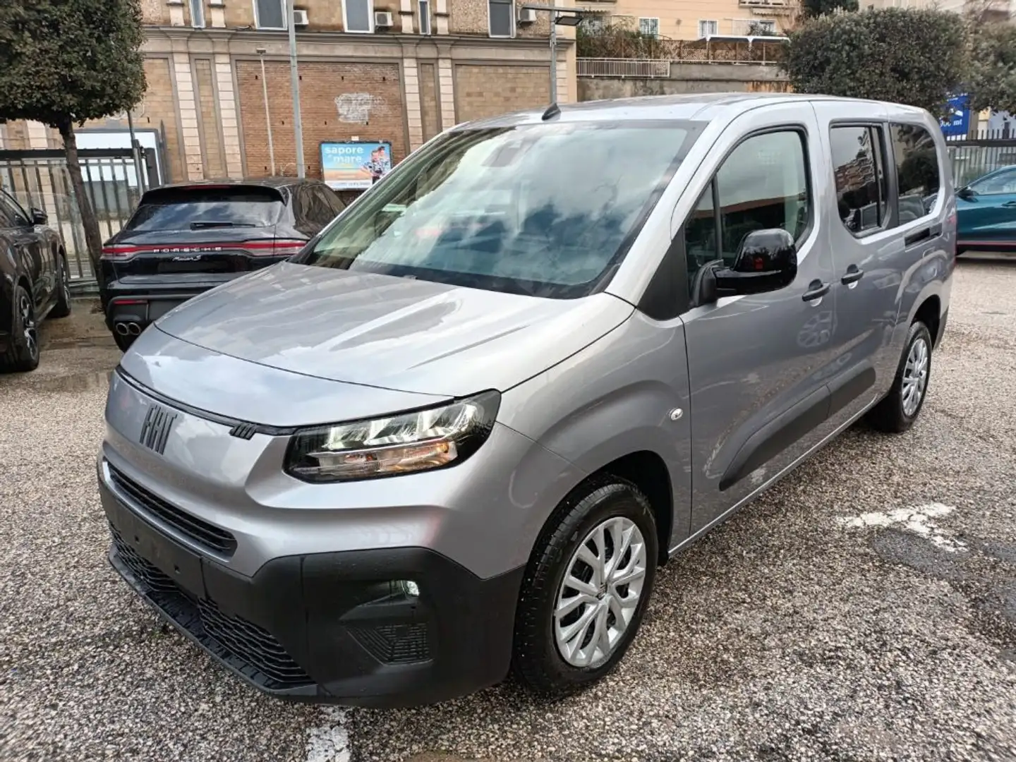 Fiat Doblo 1500 BLUEHDI COMBI MAXI N1 130CV AT8 CARPLAY Plateado - 2
