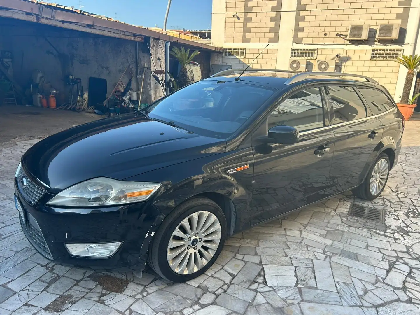 Ford Mondeo Mondeo III 2007 SW SW 2.0 tdci Ghia Pack dpf Zwart - 1