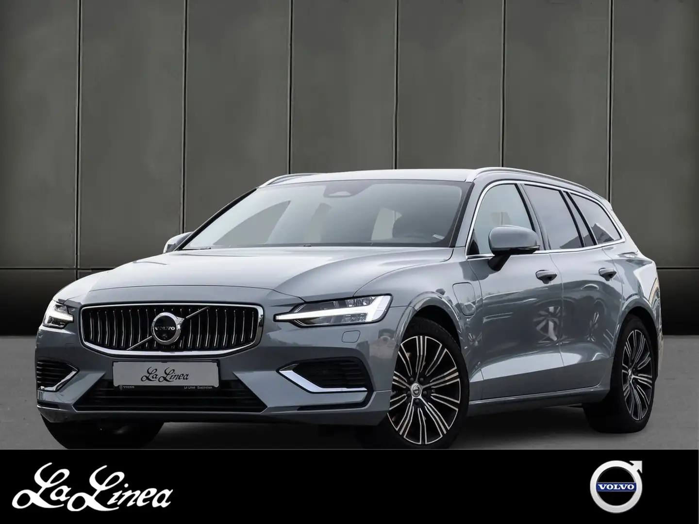 Volvo V60 T6 Recharge Plug-In Hybrid AWD Plus Bright Grijs - 1