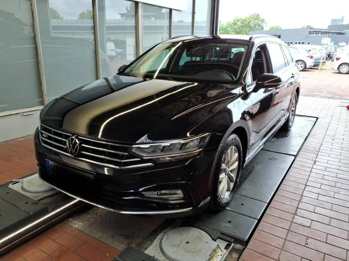 Volkswagen Passat Variant 1.5 TSI DSG R-Line Business Schwarz - 2