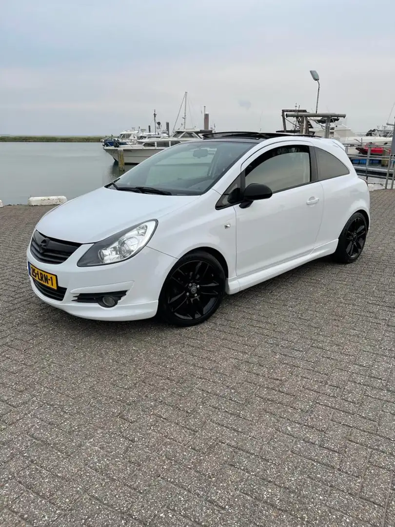 Opel Corsa 1.4-16V 111 opc line limited Edition Wit - 1