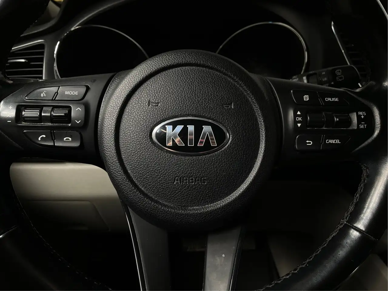 Kia Sedona снимка Kia Sedona