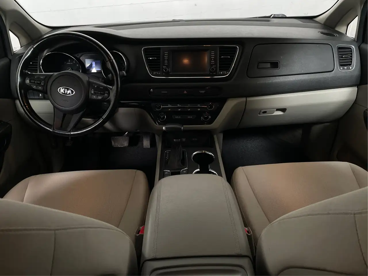 Kia Sedona снимка Kia Sedona