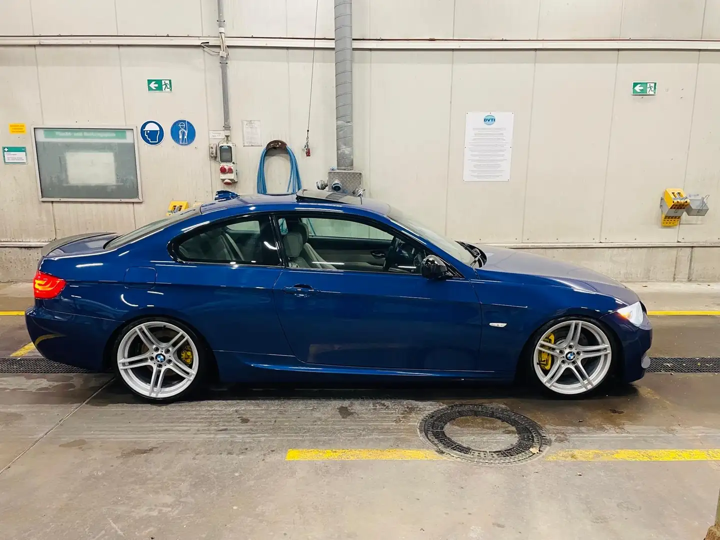 BMW 335 335is Blau - 1