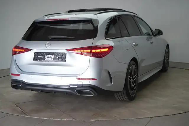 Mercedes-Benz C-Class view 3