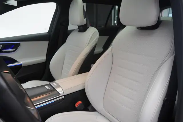 Mercedes-Benz C-Class view 12
