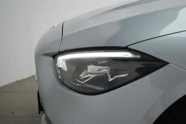 Mercedes-Benz C-Class view 5