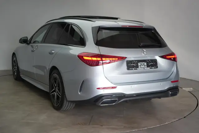 Mercedes-Benz C-Class view 4