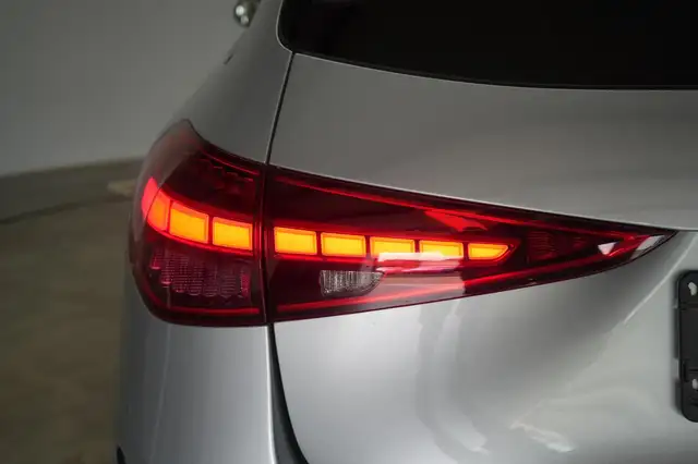 Mercedes-Benz C-Class view 6