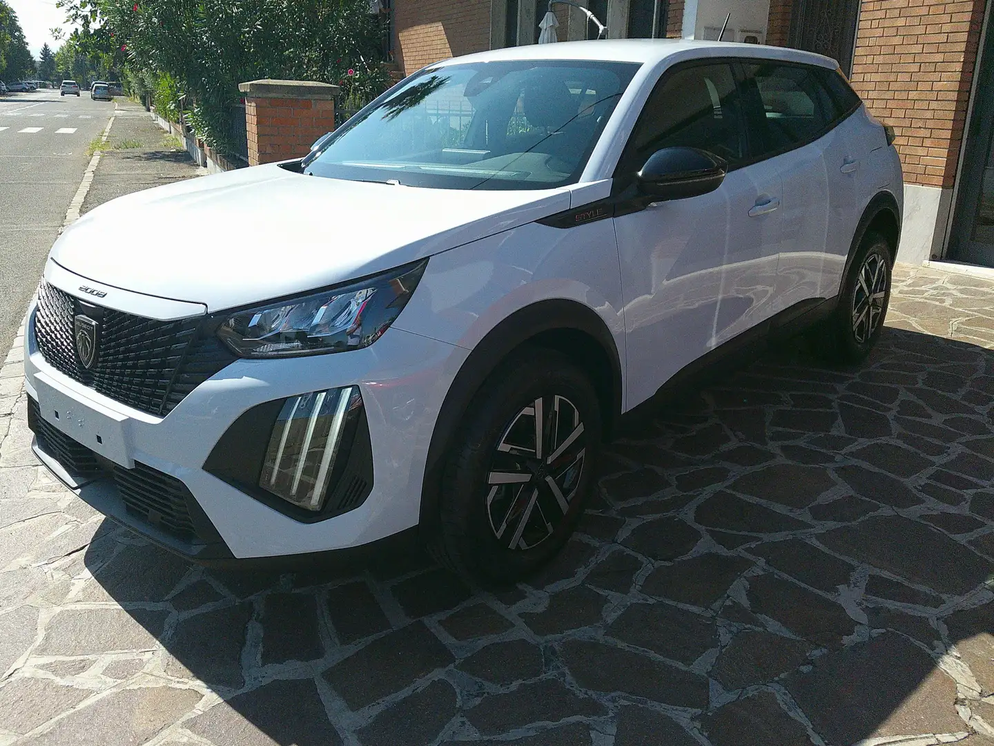 Peugeot 2008 1.2 puretech Style 100 CV Bianco - 1
