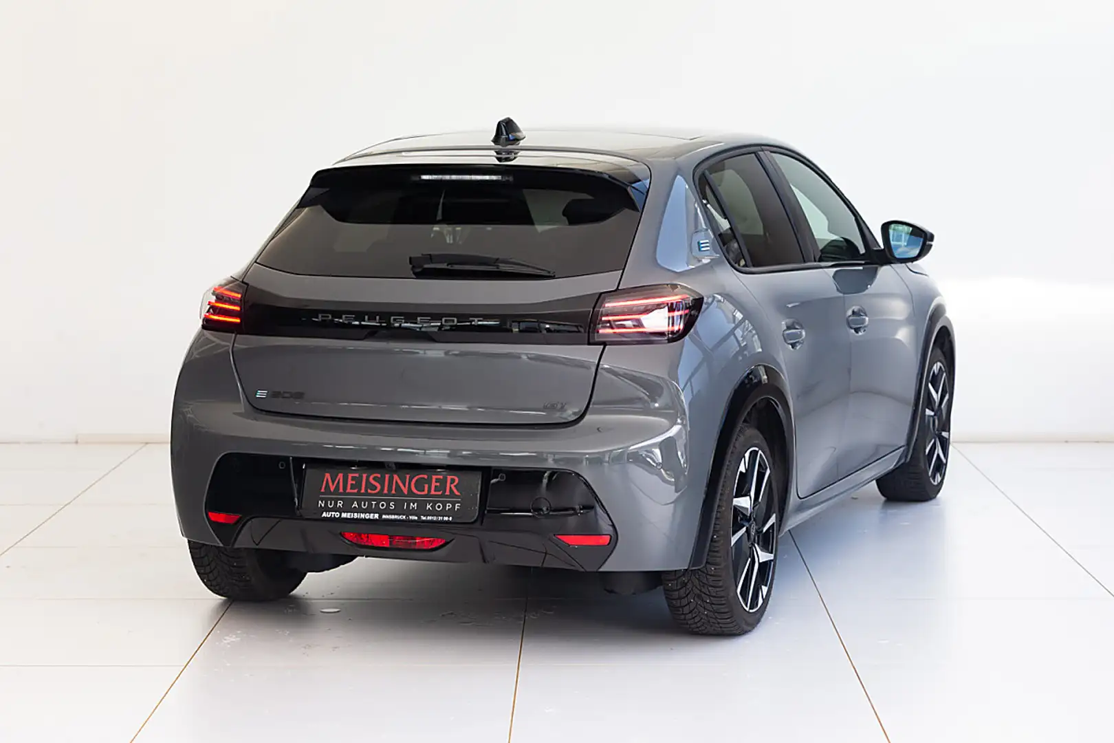Peugeot e-208 156PS 51kWh GT Grau - 2