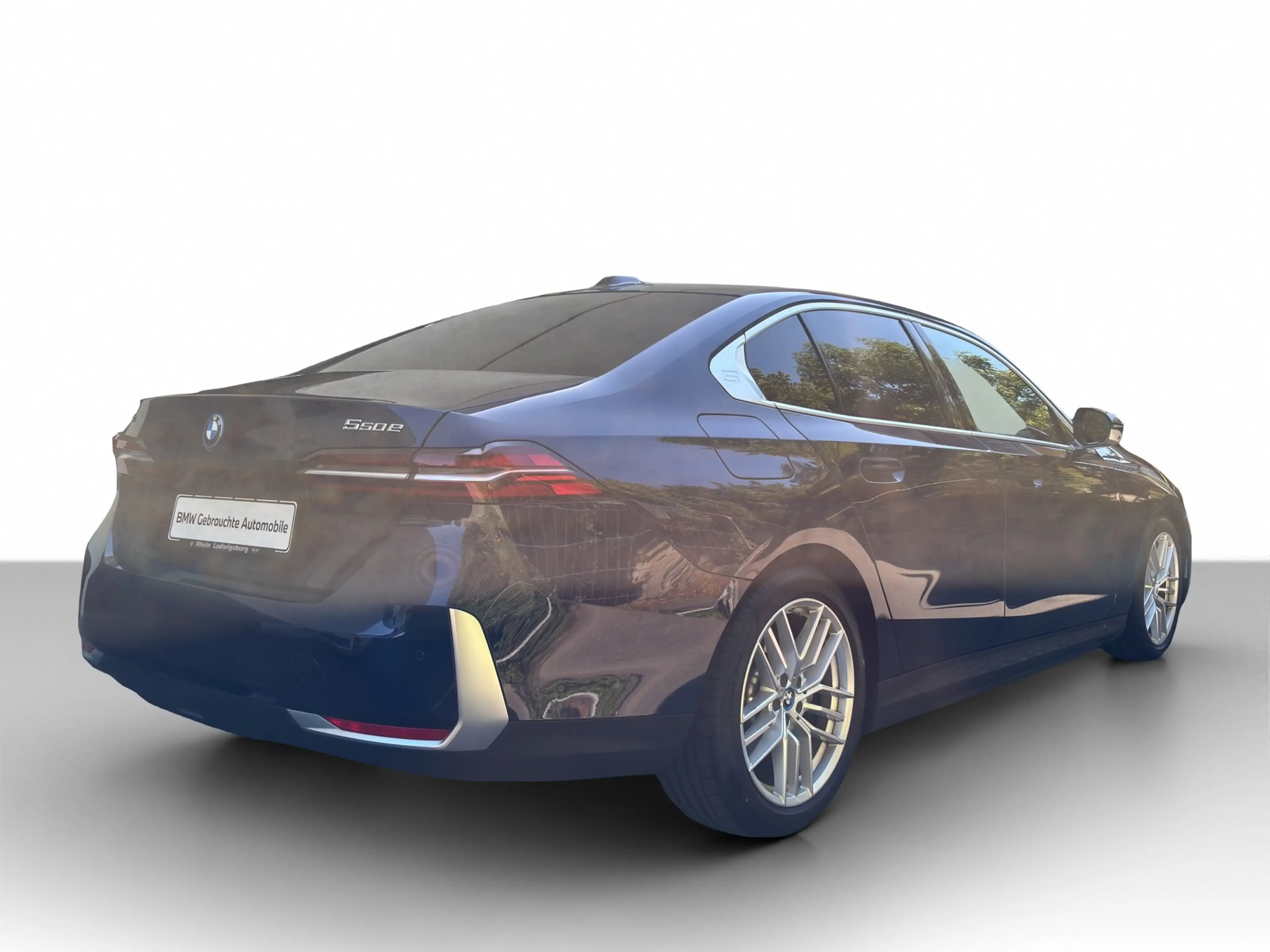 BMW 550 e xDrive Limousine — photo 6