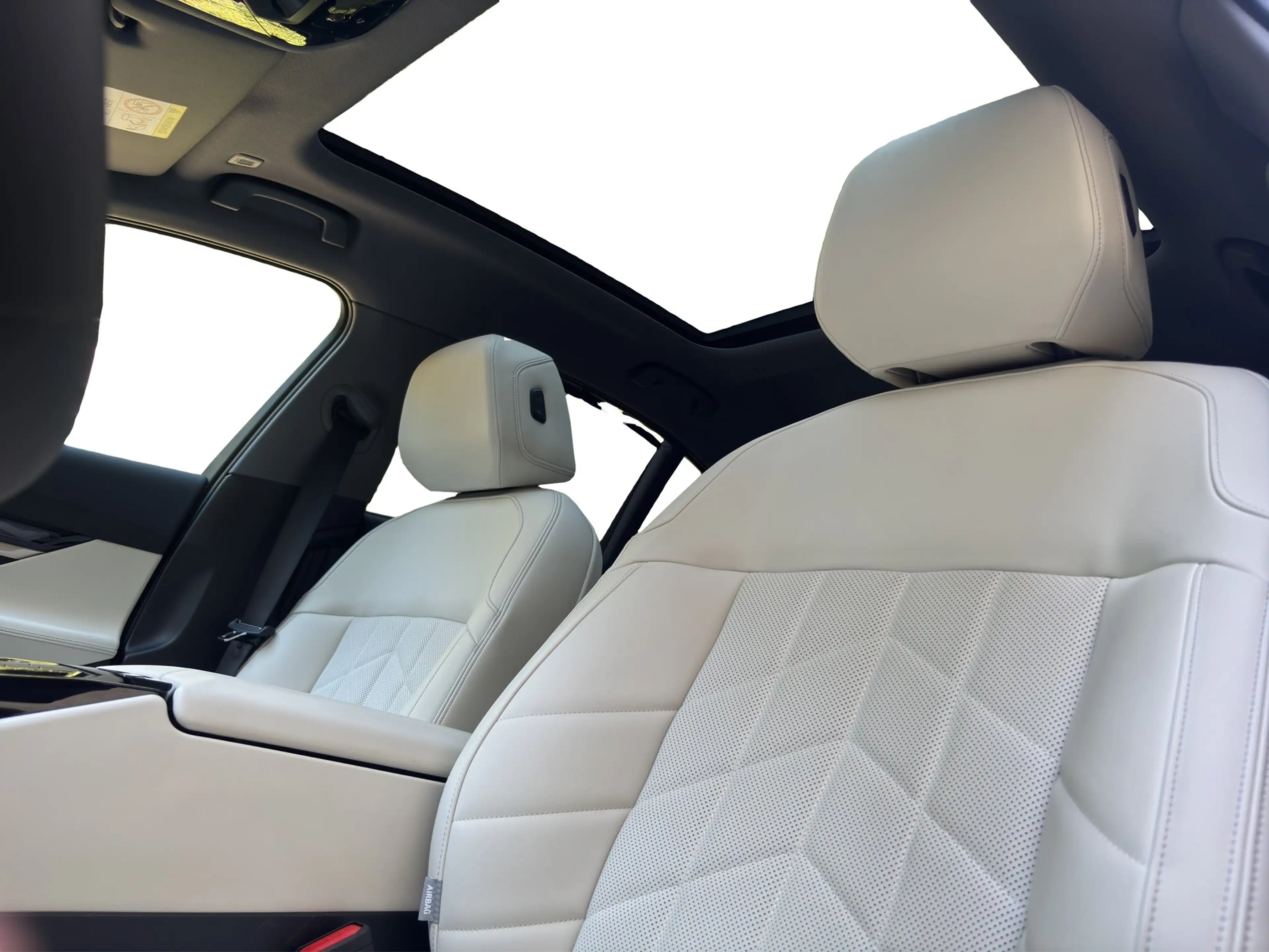 BMW 550 e xDrive Limousine — photo 11