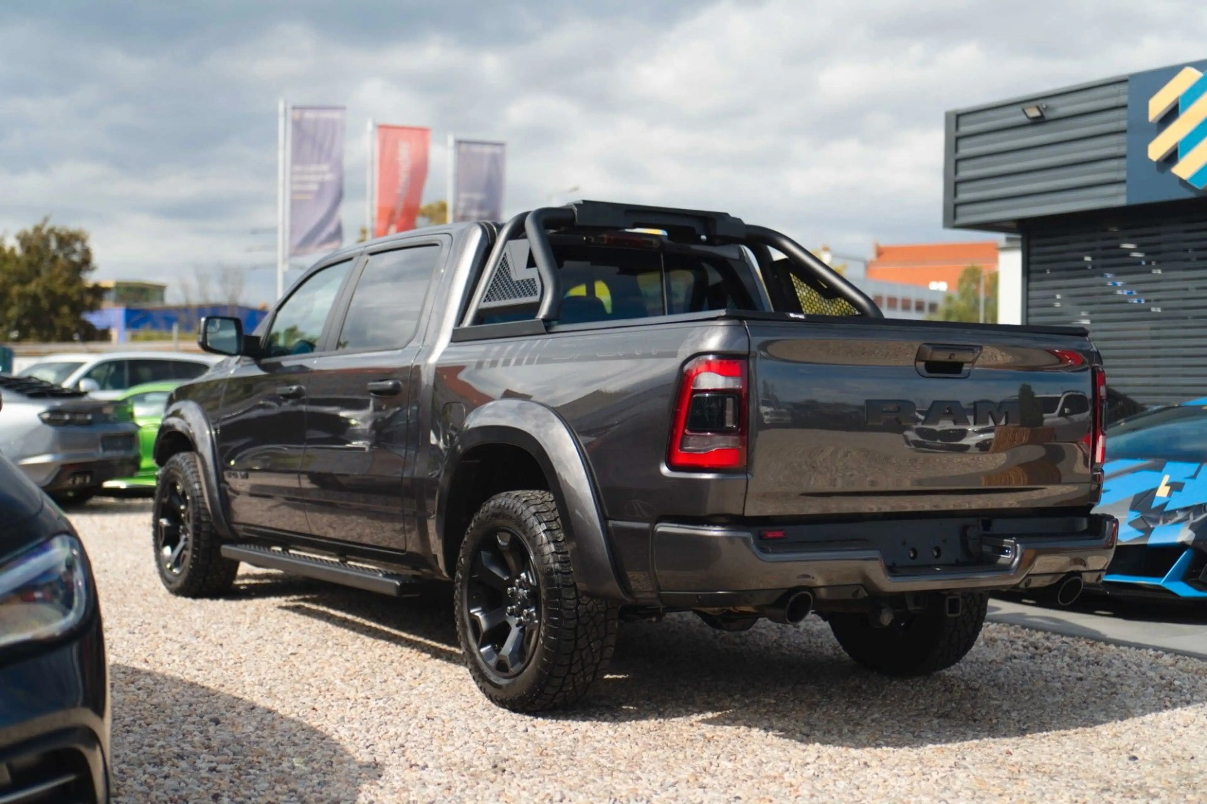 Dodge RAM 5.7 V8 HEMI 4x4 OFFROAD Night-Paket *LED* — photo 7