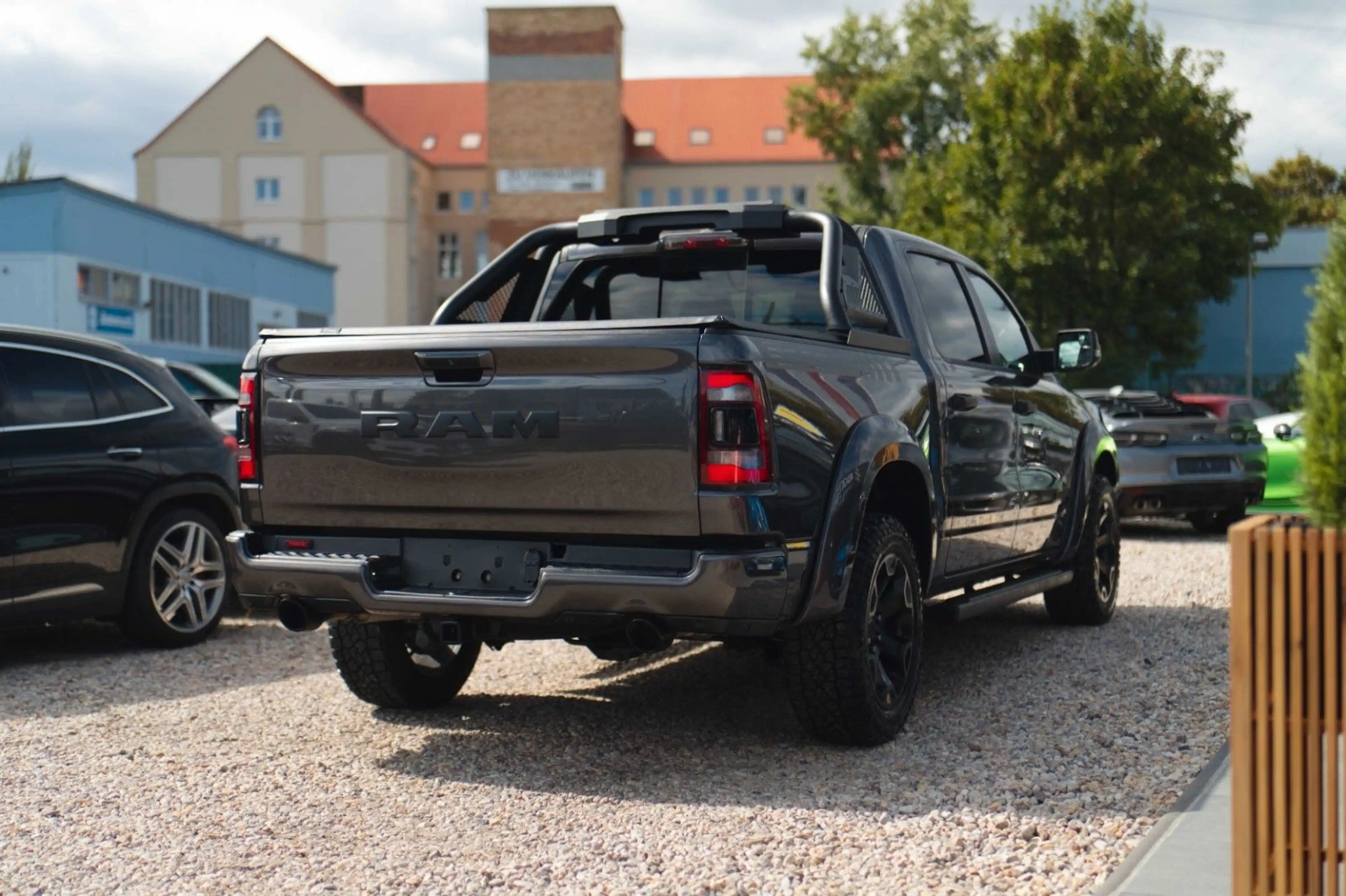Dodge RAM 5.7 V8 HEMI 4x4 OFFROAD Night-Paket *LED* — photo 5