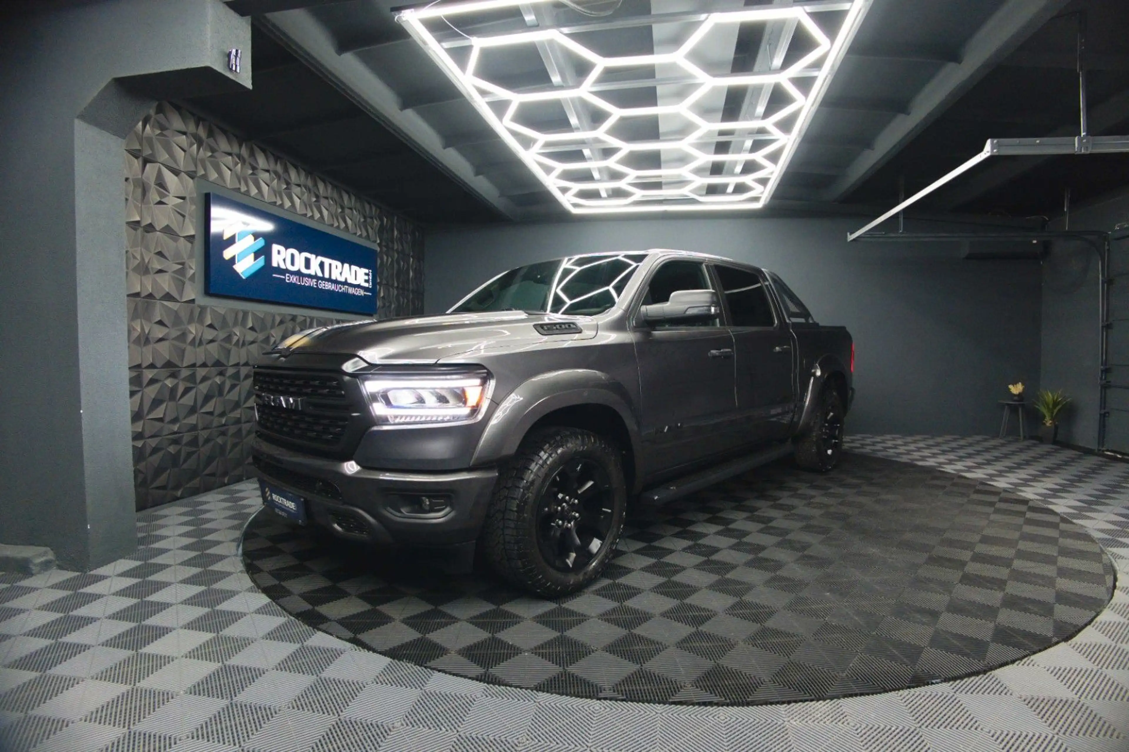 Dodge RAM 5.7 V8 HEMI 4x4 OFFROAD Night-Paket *LED* — photo 9