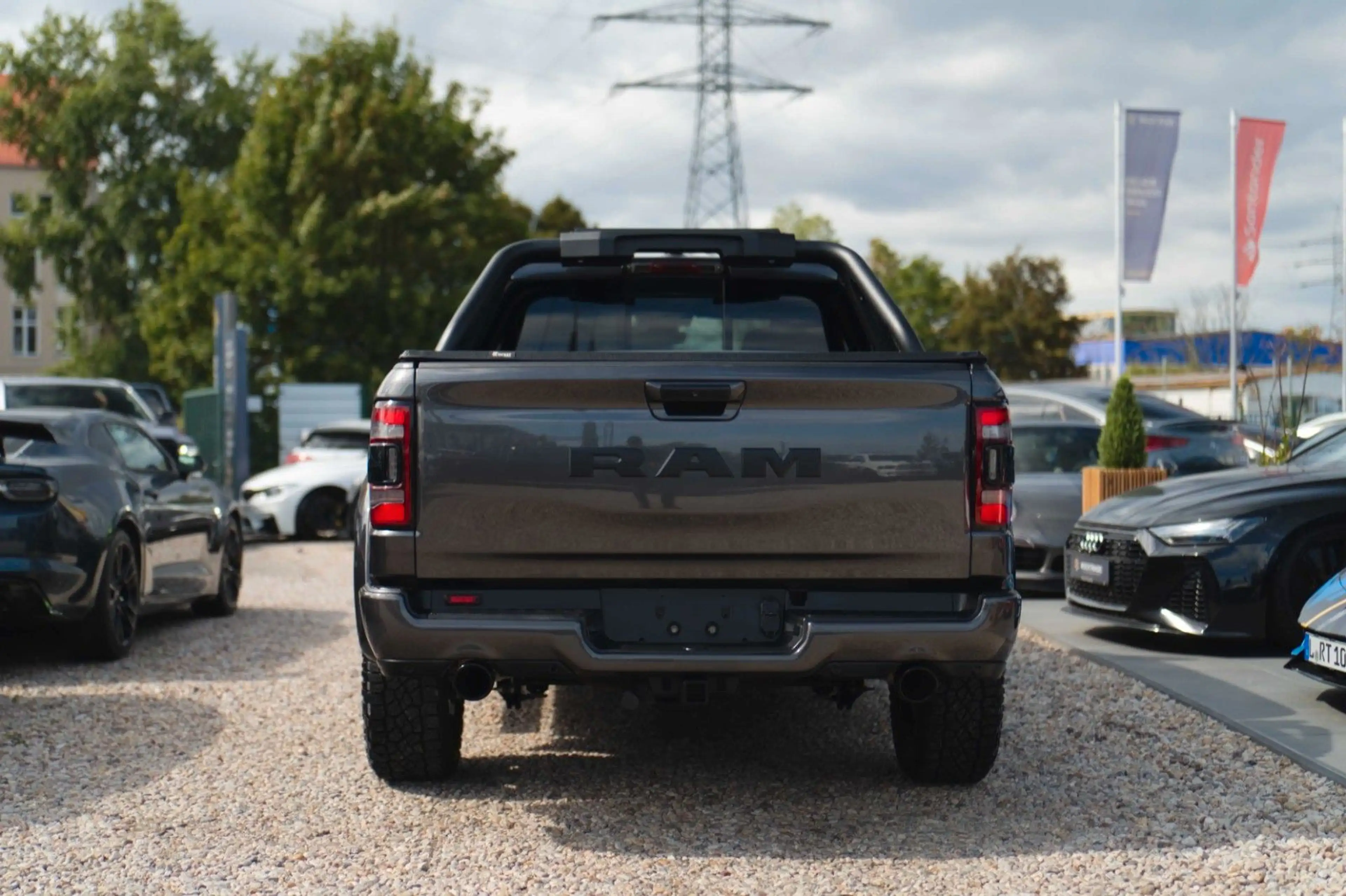 Dodge RAM 5.7 V8 HEMI 4x4 OFFROAD Night-Paket *LED* — photo 6