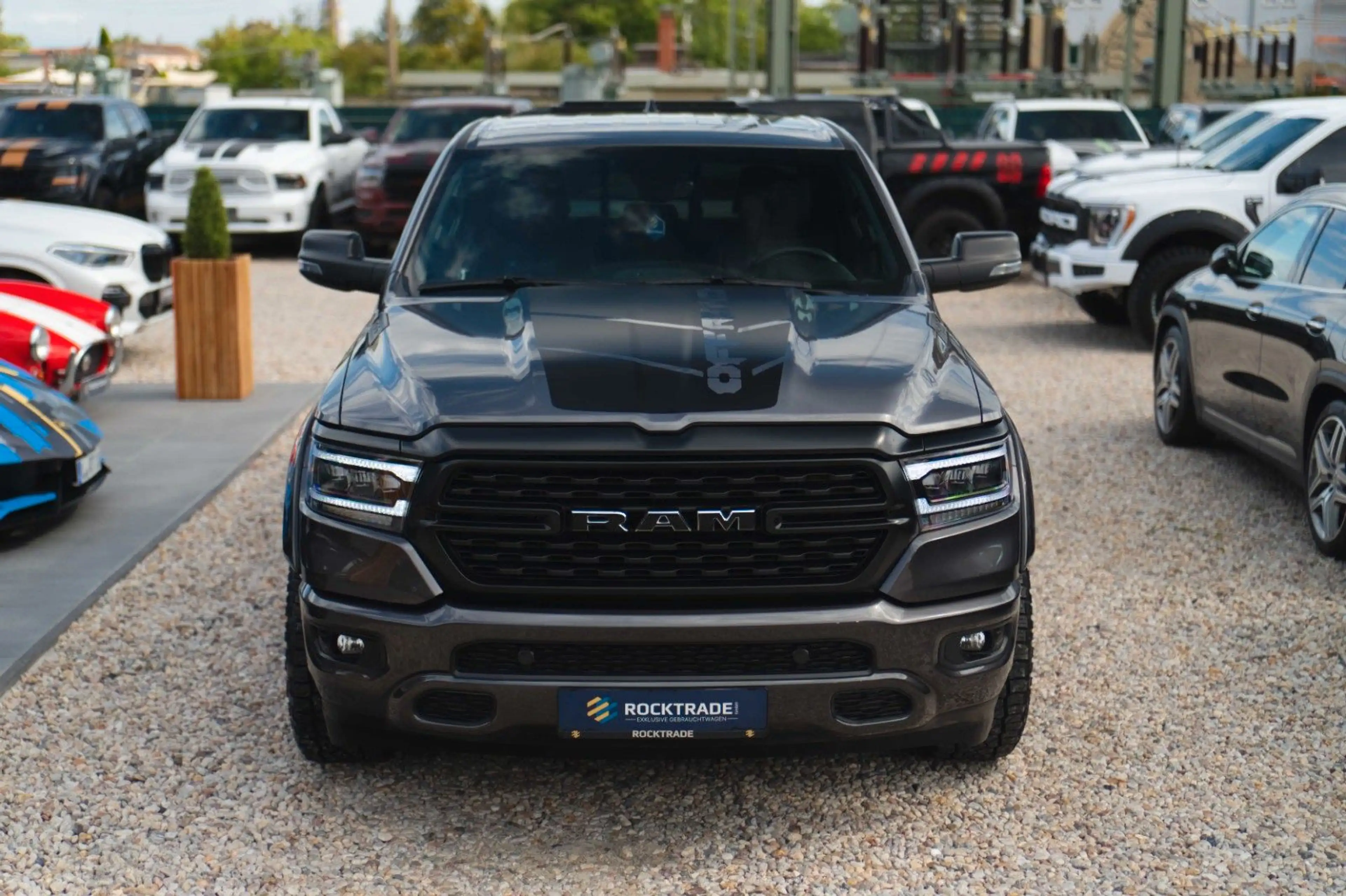 Dodge RAM 5.7 V8 HEMI 4x4 OFFROAD Night-Paket *LED* — photo 2