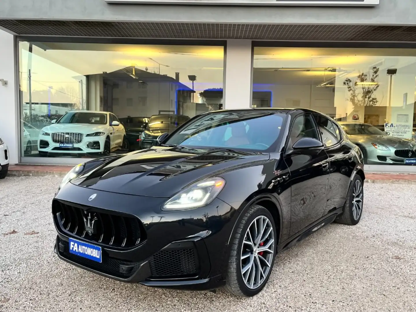 Maserati Grecale V6 530 CV AWD Trofeo *FULL FULL OPTIONAL* Noir - 2