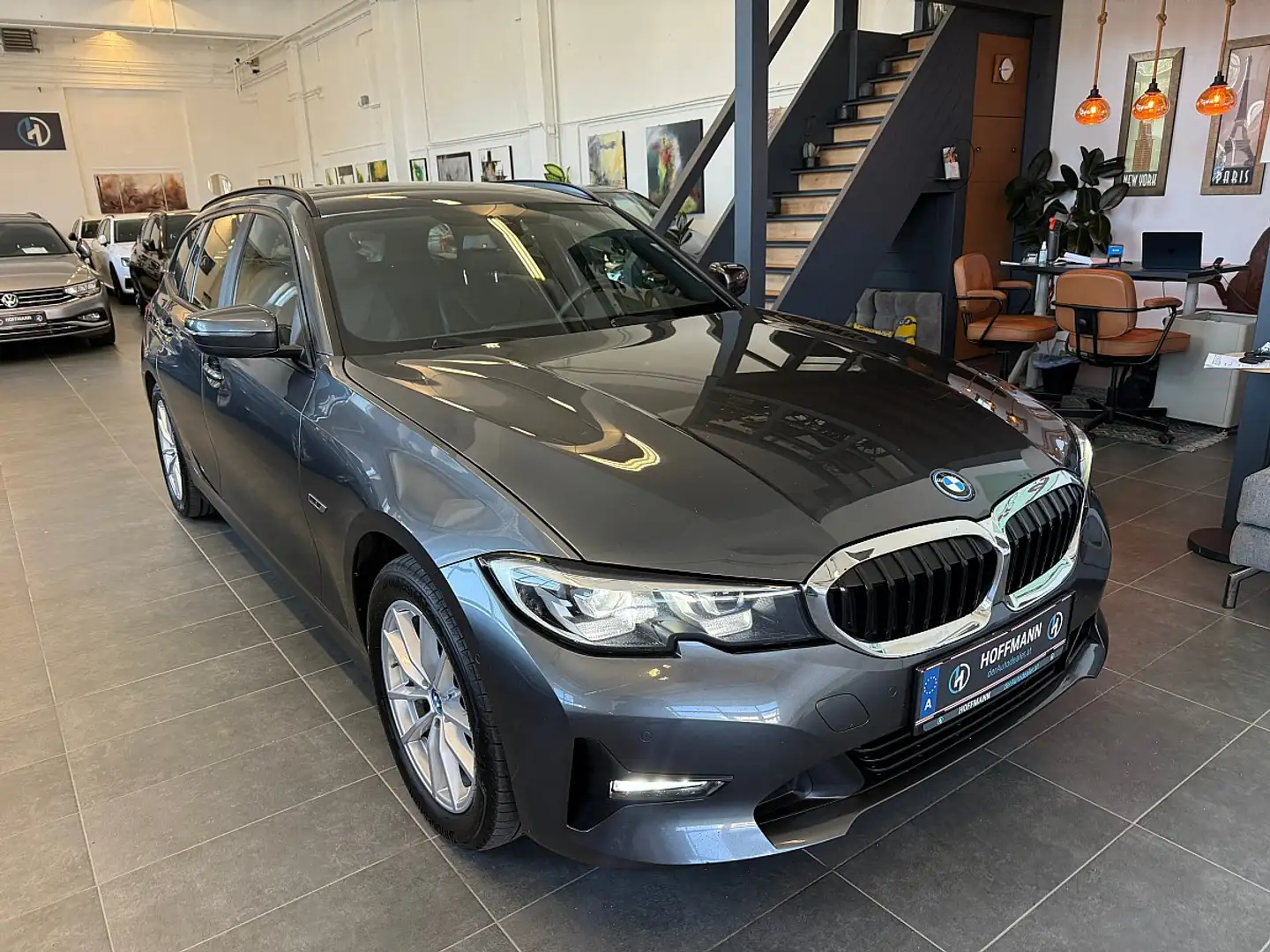 BMW 330 e PHEV xDrive Touring Aut. Sportsitze, HiFi Sys... Grijs - 1