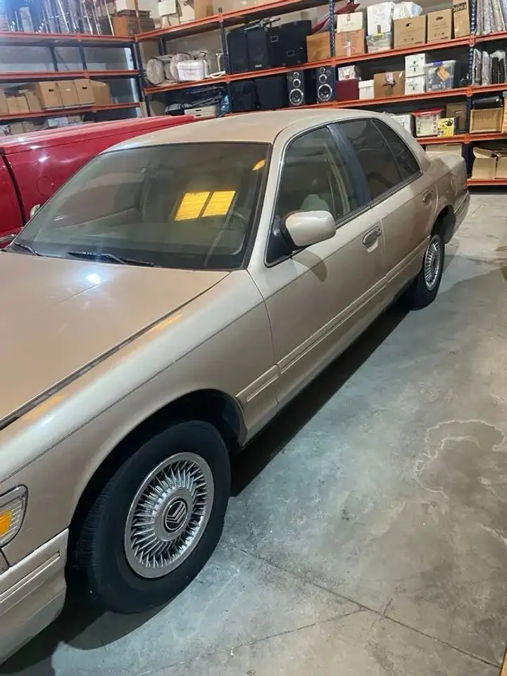 Ford Crown Grand Marquis GS, foto 12