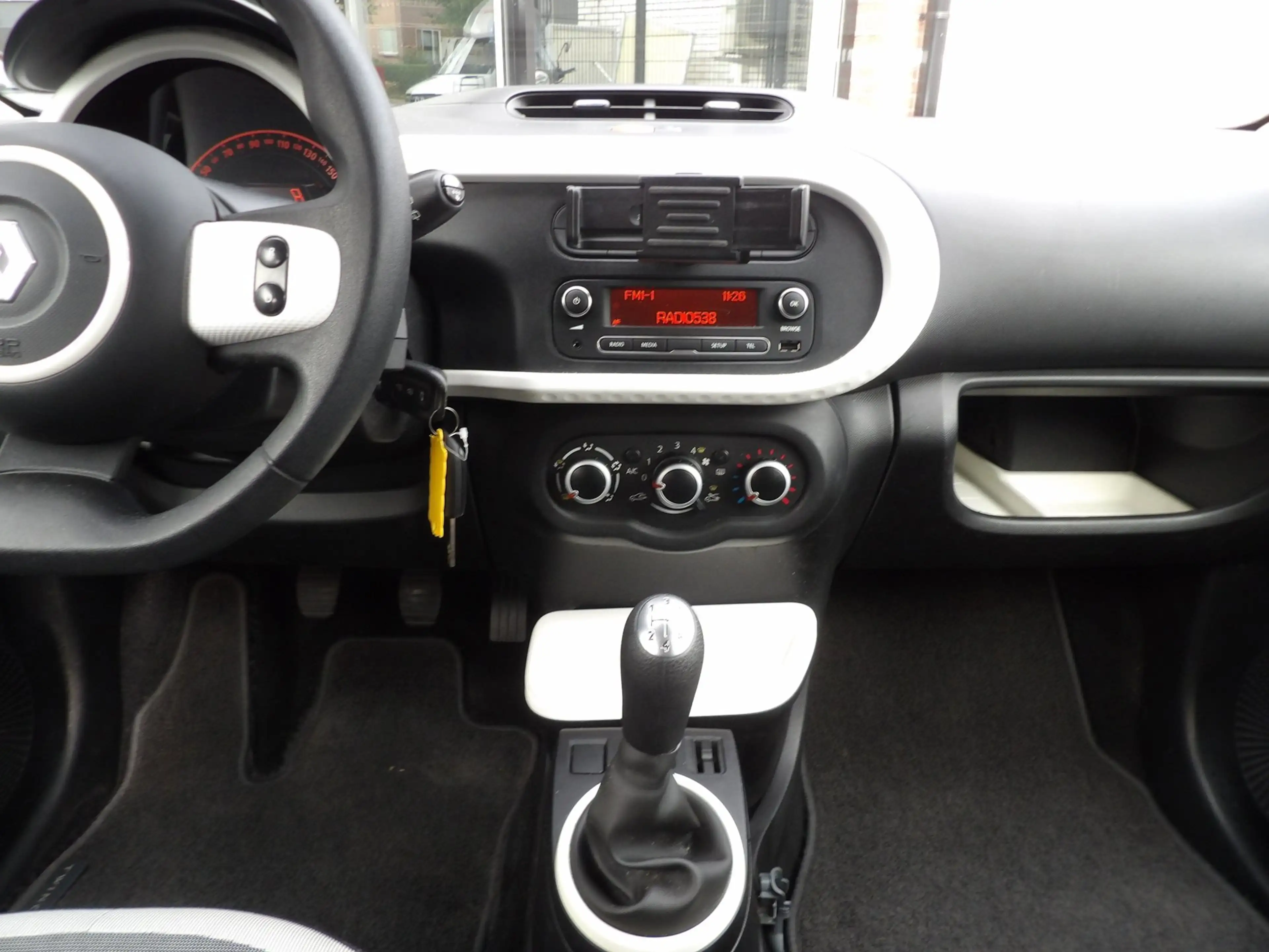 Renault Twingo 1.0 SCe Collection — photo 10
