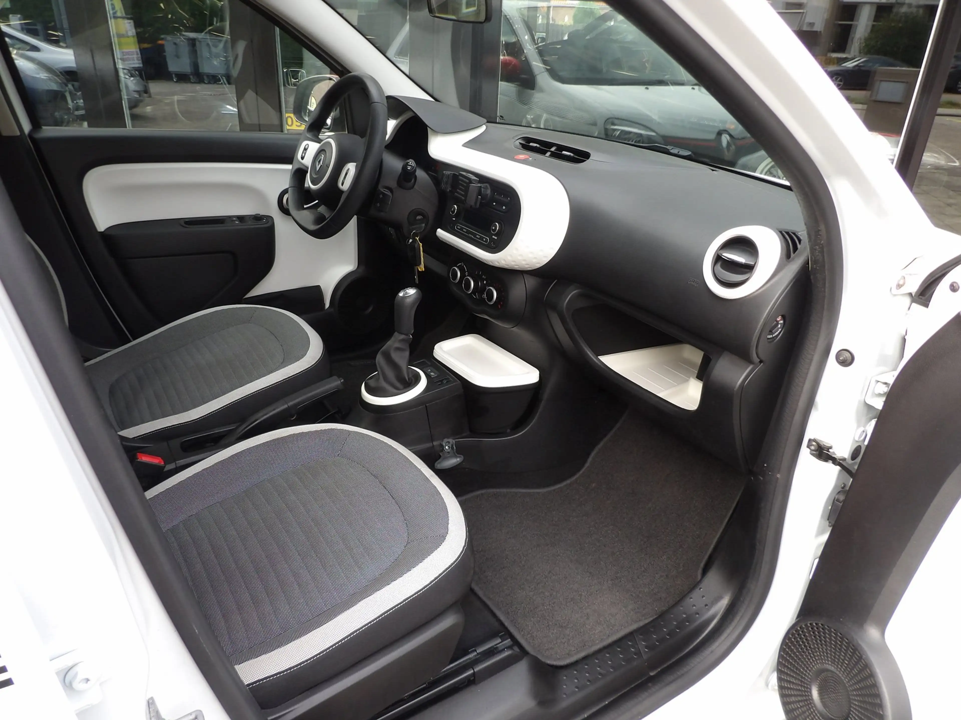 Renault Twingo 1.0 SCe Collection — photo 7