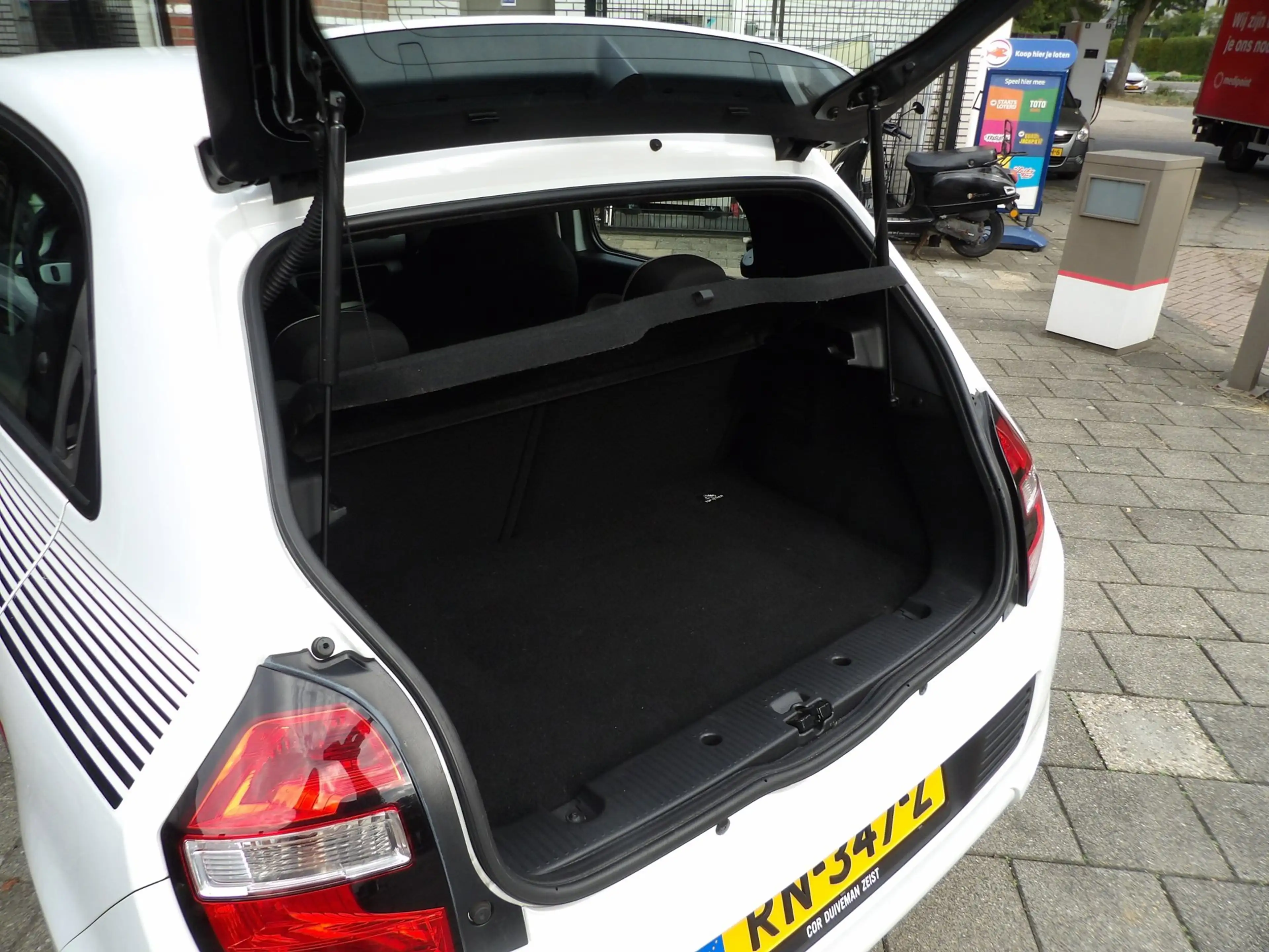 Renault Twingo 1.0 SCe Collection — photo 9