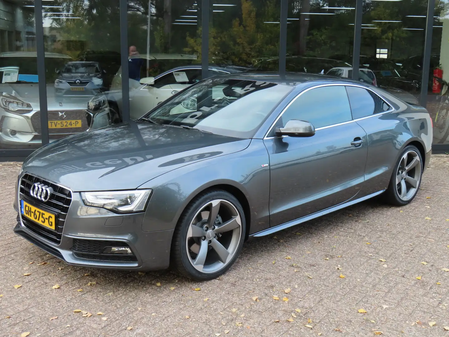 Audi A5 Coupé 1.8 TFSI Automaat S Edition*Xenon*Navigatie* Grijs - 2