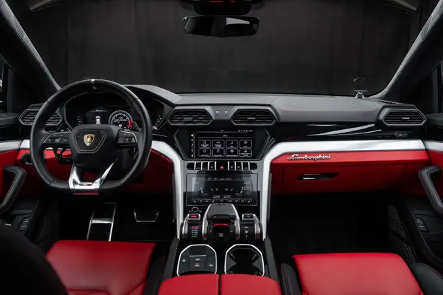 Lamborghini Urus view 10