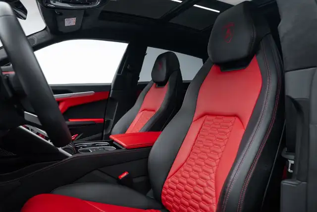 Lamborghini Urus view 13