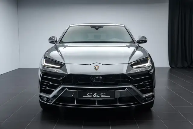 Lamborghini Urus view 2