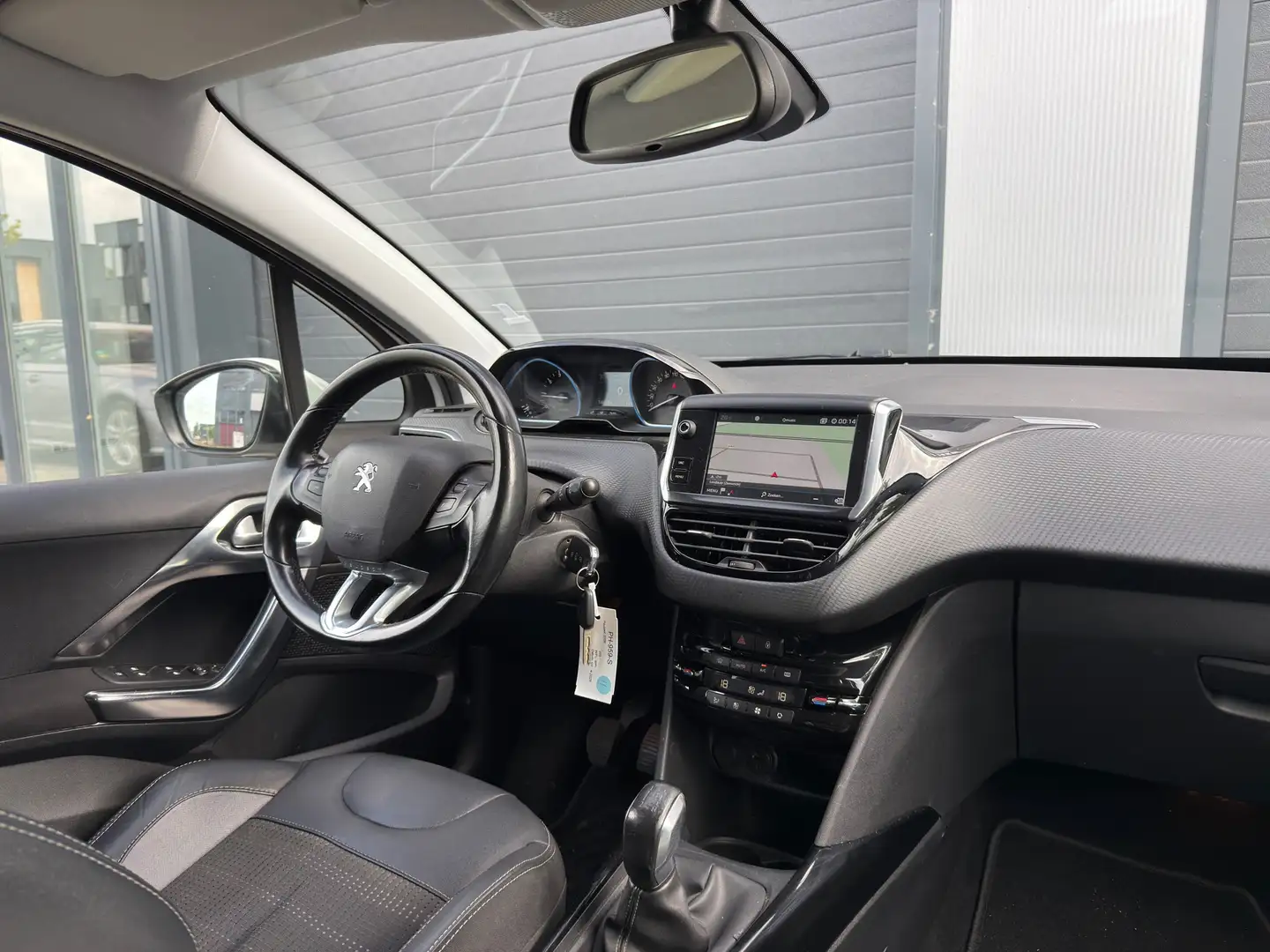 Peugeot 2008 1.2 Allure / Parelmoer / Navi Weiß - 2