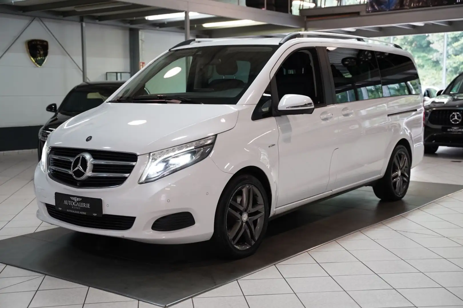Mercedes-Benz V 250 d LANG*LEDER*360°*BURM*LED*STHZ*7 SITZER* Blanc - 1