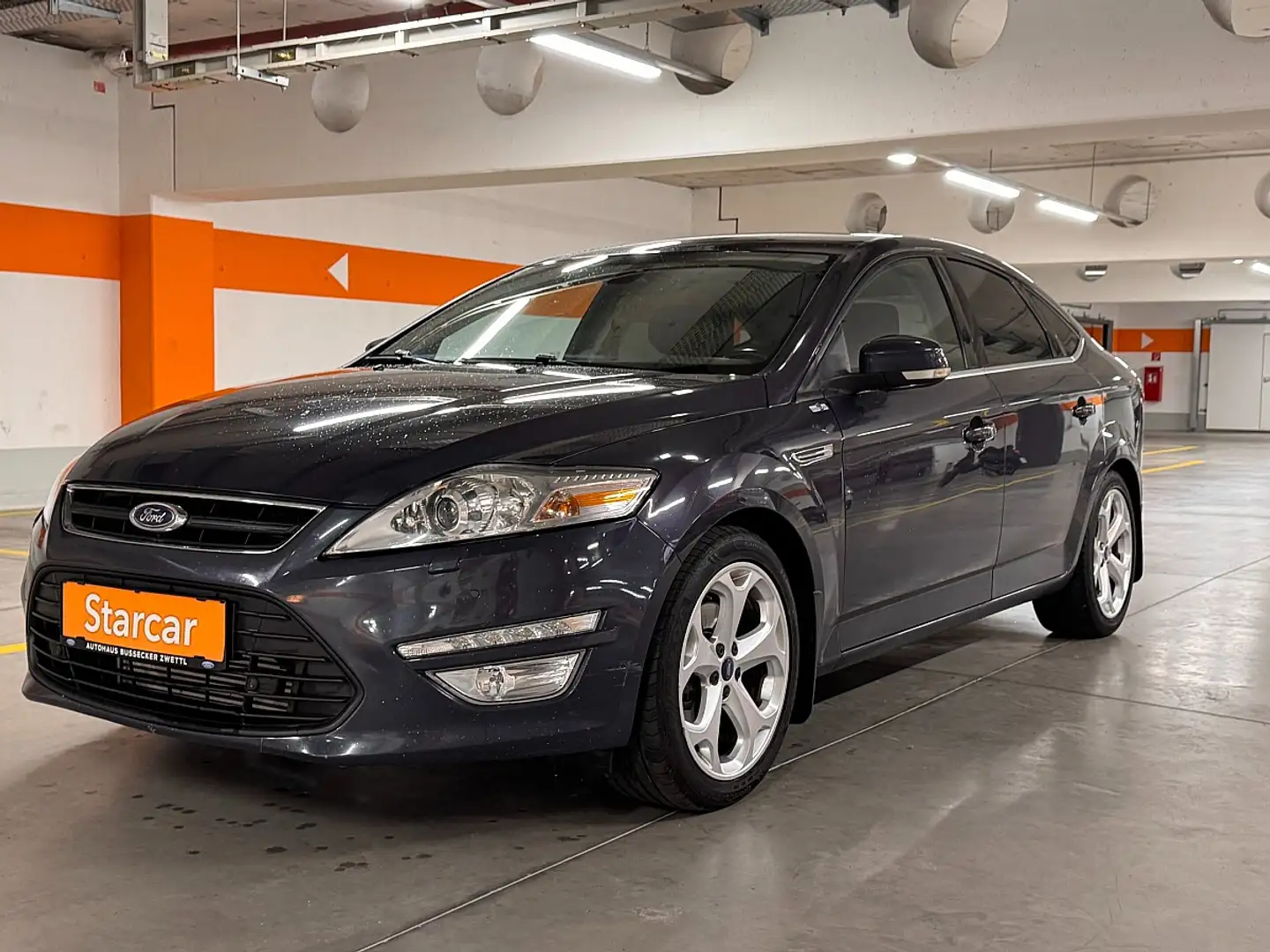 Ford Mondeo Business Plus 2,0 TDCi*BI-XENON*NAVI* Grau - 1