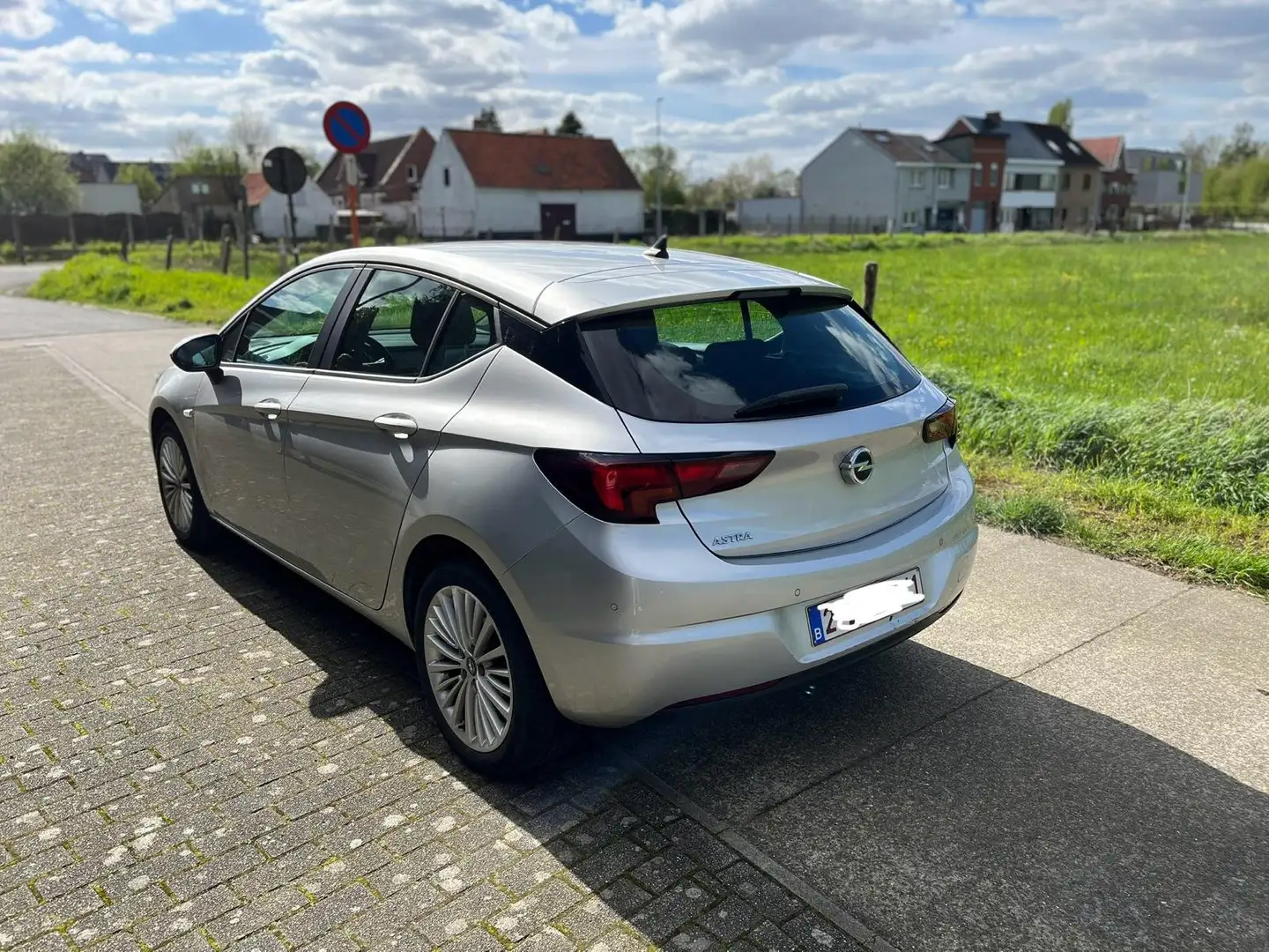 Opel Astra Astra 1.4 Edition Srebrny - 2