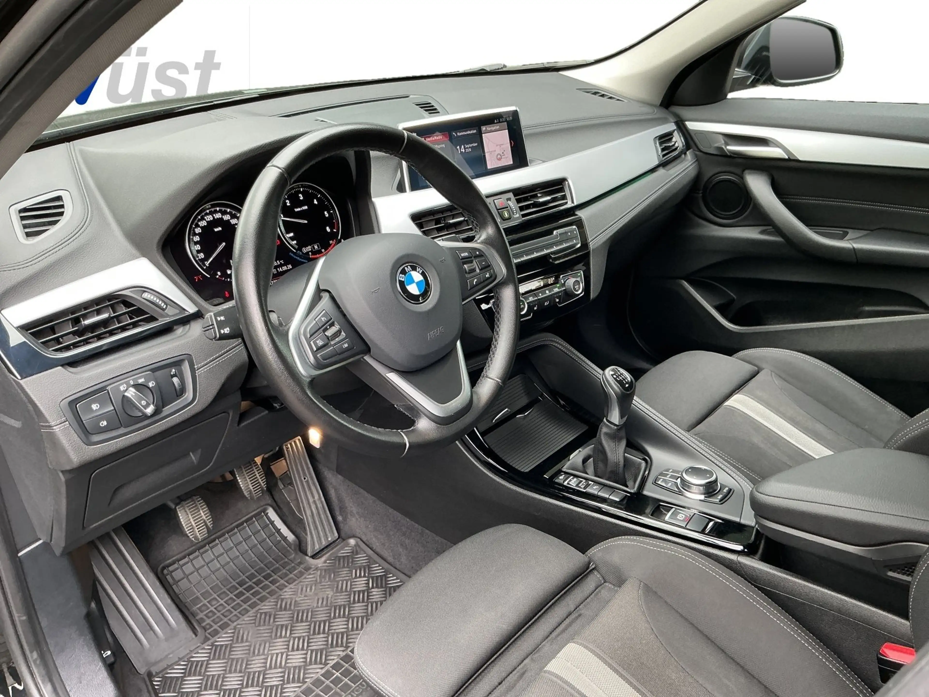 BMW X2 sDrive18d Advantage DAB LED Kamera — photo 8