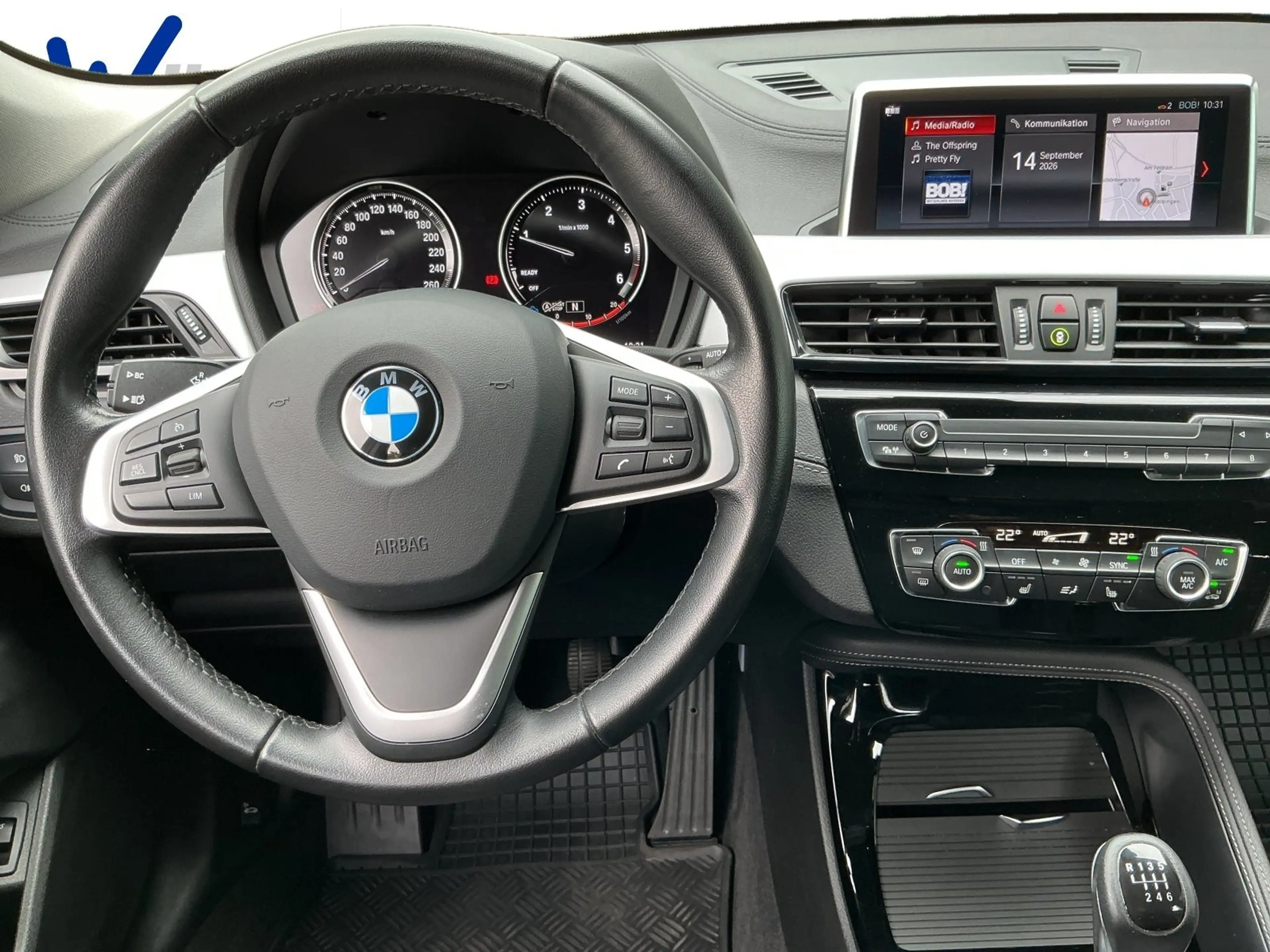 BMW X2 sDrive18d Advantage DAB LED Kamera — photo 10
