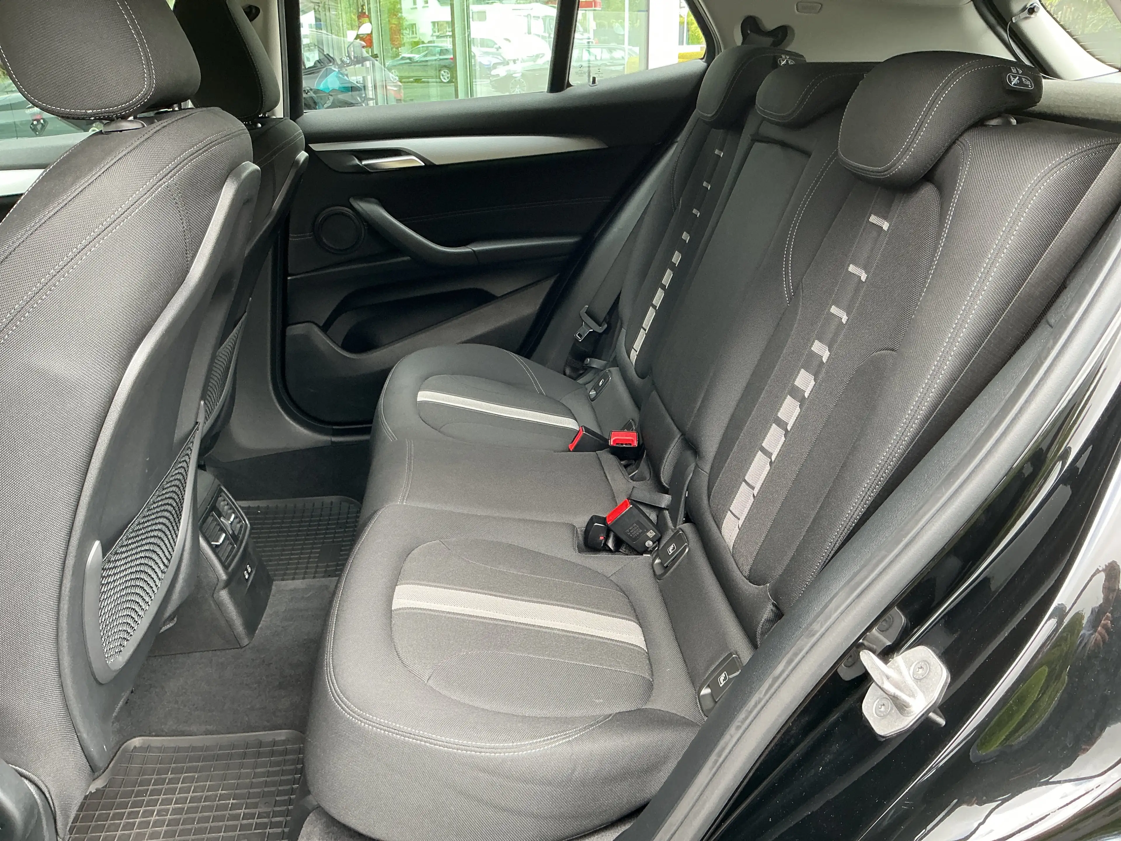 BMW X2 sDrive18d Advantage DAB LED Kamera — photo 14