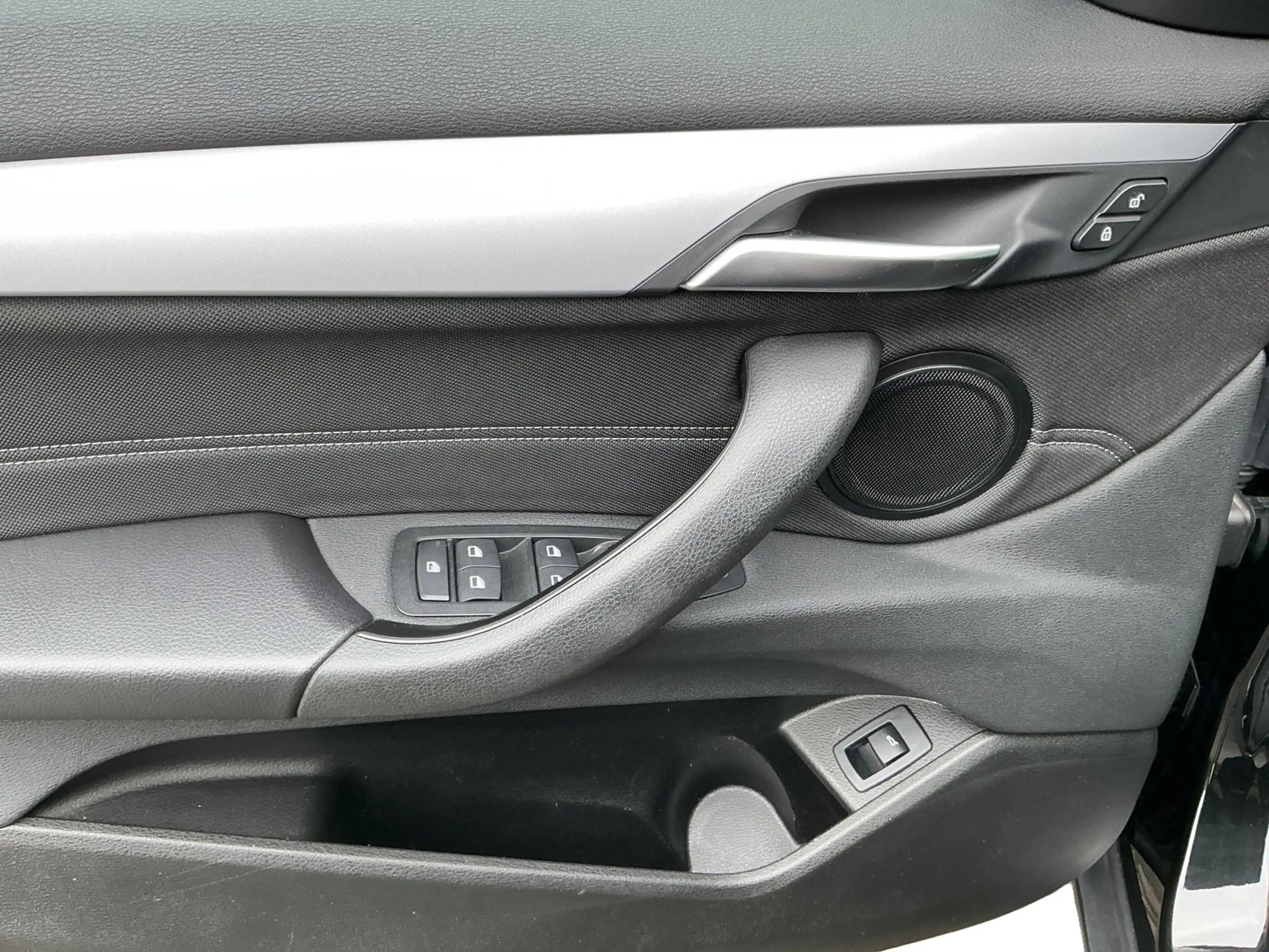 BMW X2 sDrive18d Advantage DAB LED Kamera — photo 7