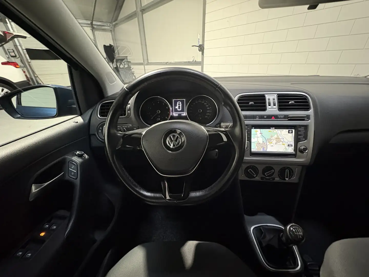 Volkswagen Polo 1.0 BlueMotion, 5 deurs, Airco, Cruise control, Na Bleu - 2