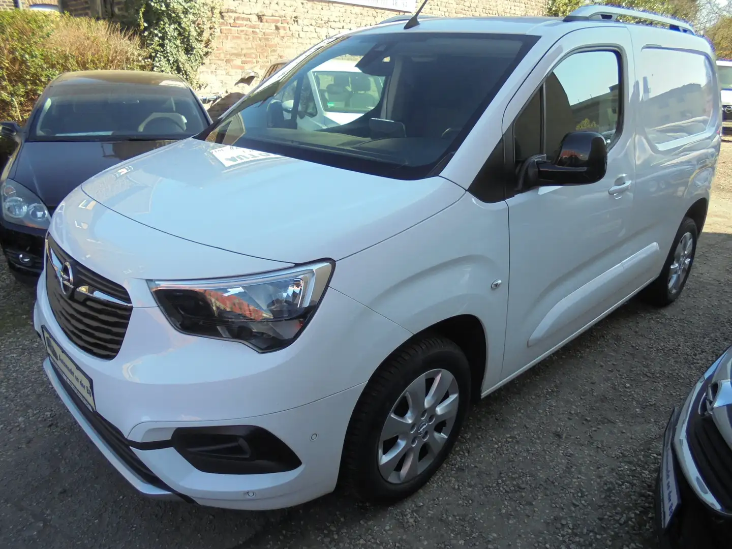 Opel Combo Cargo 1.5 D EHZ Automatik,DPF,AHK,1-Hand!!! Černá - 2