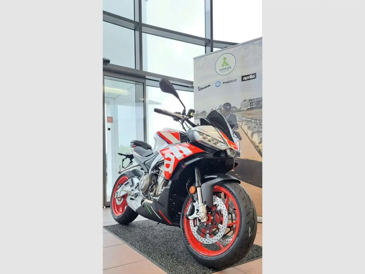 Aprilia Tuono 660 660 Factory - 1