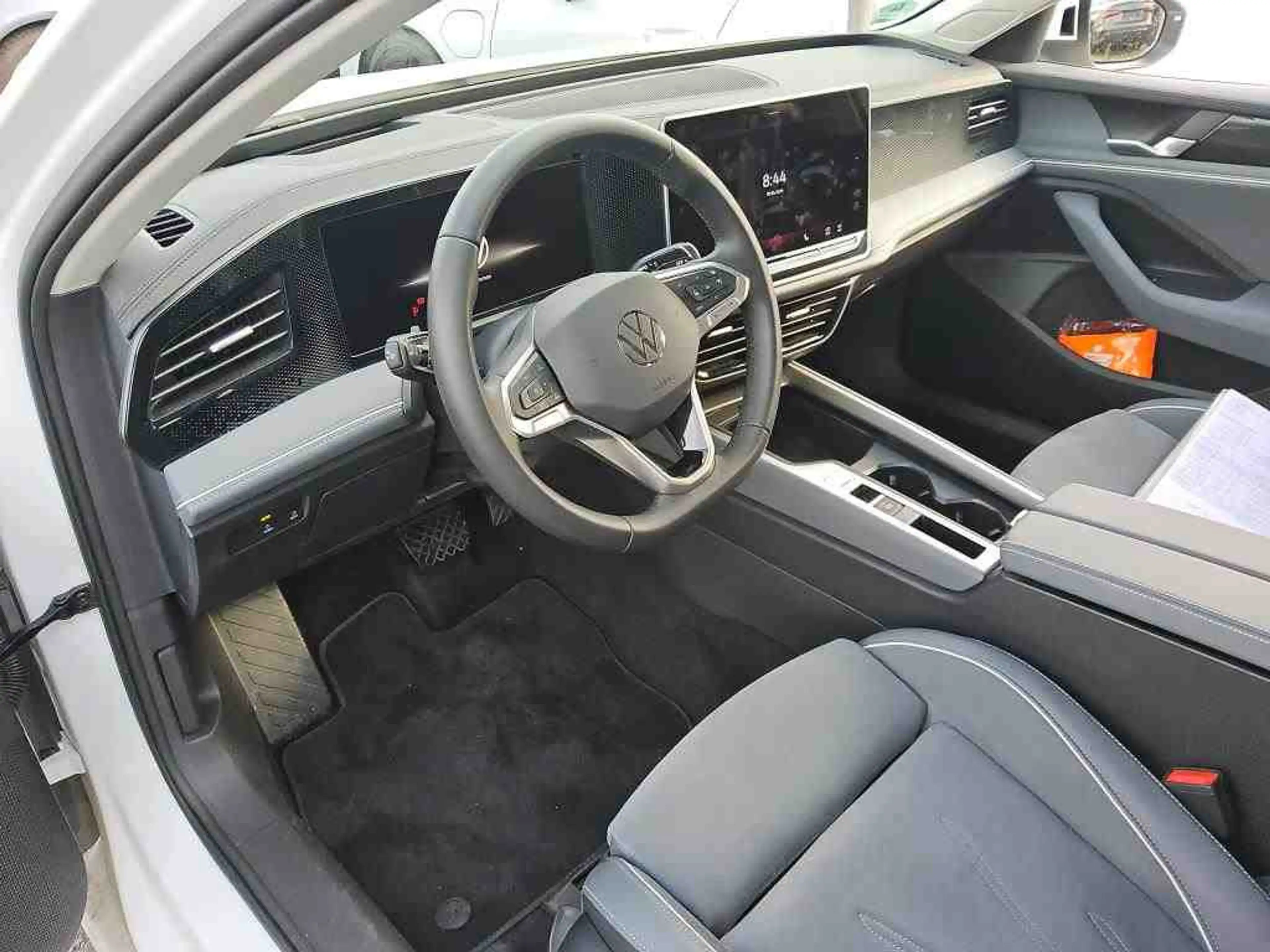 Volkswagen Passat Variant 1.5 eTSI DSG BUSNIESS*LED*HUD*AHK — photo 8