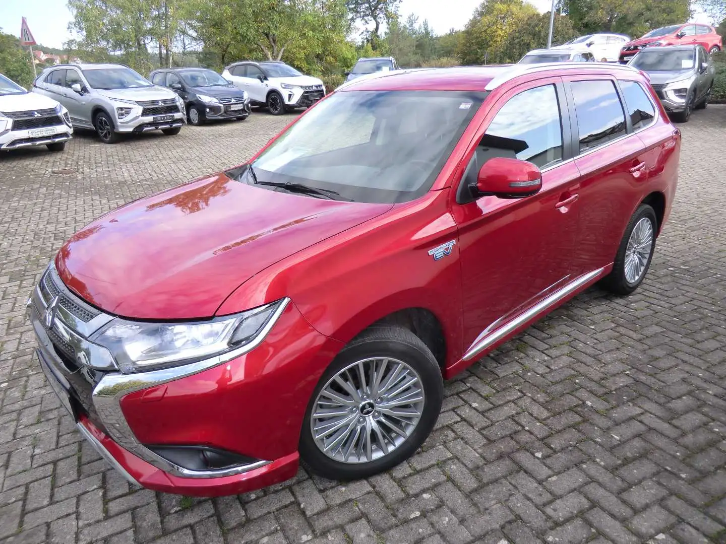 Mitsubishi Outlander Plug-in Hybr. BASIS Diamant 2.4 4WD Rot - 2