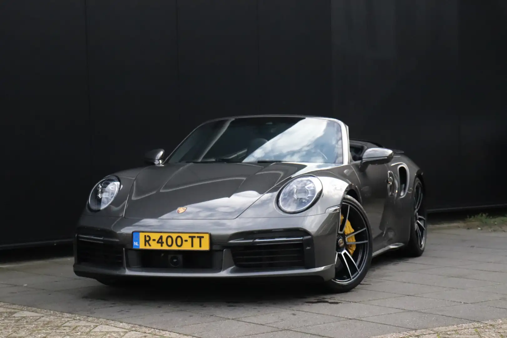 Porsche 992 Cabrio 3.8 Turbo S | MEMORY | LEDER | KERAMISCH | Grijs - 2